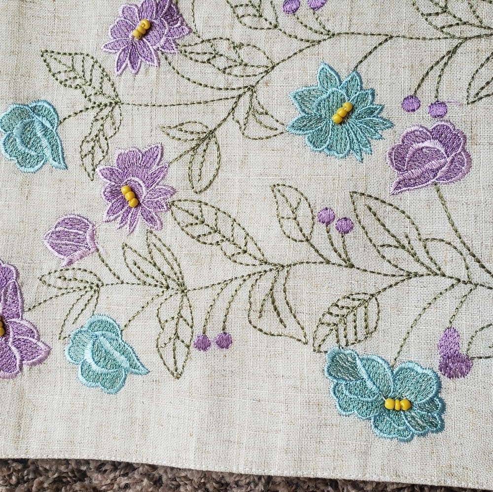 Table runner - Picture 3 of 6